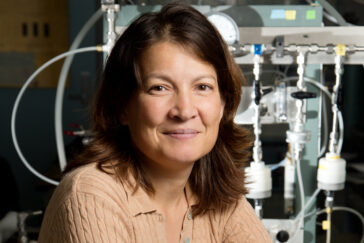 il and environmental engineering professor Tami Bond is part of a team modeling the impact of the freight industry on human health and the eniviroment.