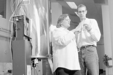 As part of her appointment as a 2001 Distinguished Teacher/Scholar, Shelly J. Schmidt is leading a seminar on teaching larger classes.