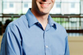 In a new study, University of Illinois researcher Daniel Simons and colleagues at Union College tested the claims of a Boston police officer who said he ran past a brutal police beating without seeing it.