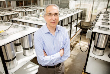 University of Illinois eco-physiologist Manfredo Seufferheld and his colleagues found substantial differences in gene expression between rotation-resistant rootworms and those that are susceptible to crop rotation.