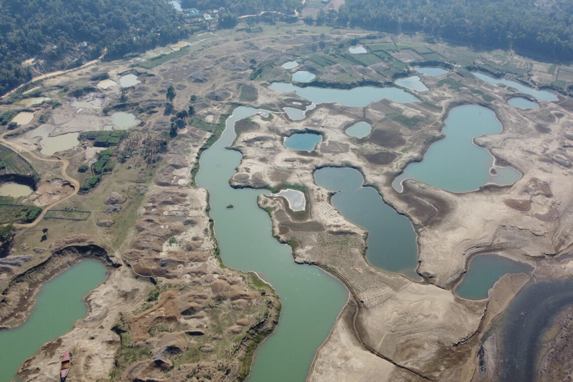 Gravel mining pits on abandoned river channels and floodplain.
