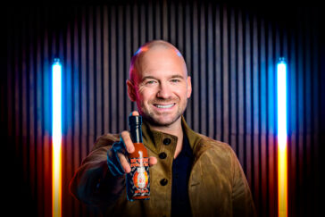 Sean Evans, the host of “Hot Ones” and alumnus of the University of Illinois Urbana-Champaign, will be the 2026 Commencement Speaker. Photo by Fred Zwicky.