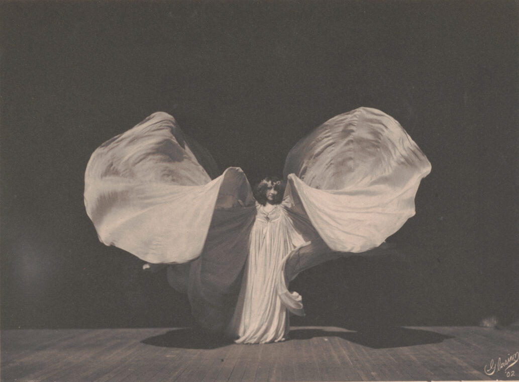 Black-and-white portrait of dancer Loïe Fuller twirling her huge skirt.